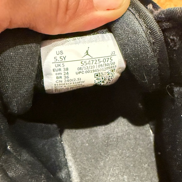 NIKE Air Jordan 1 Mid "Chile Red" (White/Chile Red-Black - Picture 8 of 9